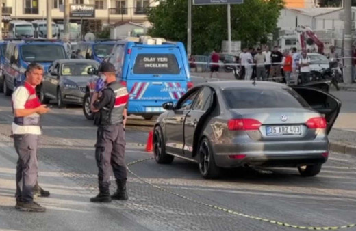 İzmir’de halindeki otomobile silahlı saldırı: 3 ölü, 3 yaralı