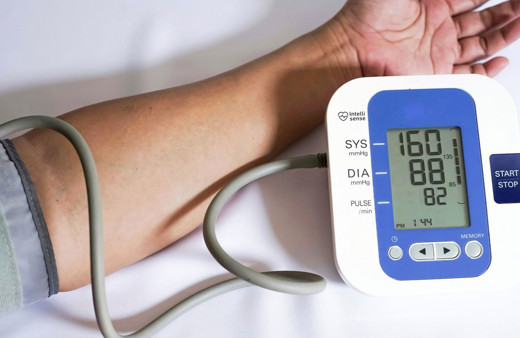 Kalp hizası yetmiyor tansiyonu ölçerken kolunuzu böyle tutmanız gerekiyor