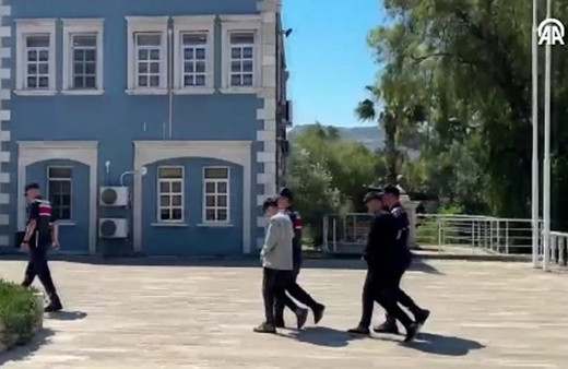 Yaşlı kadın servetini dolandırıcılara kaptırdı! Kendilerini emniyet müdürü olarak tanıtmışlar