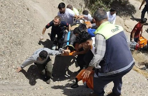 Şırnak'ta şarampole devrilen otomobilde 1 kişi can verdi, 3 kişi yaralandı