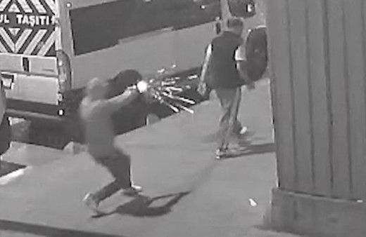 İstanbul'da yol ortasında cinayet! Arkadan gelip başına sıkıp öldürdü