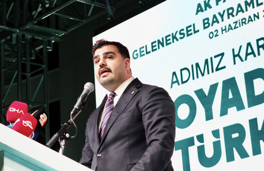 Eyyüp Kadir İnan’dan İzmir BB Başkanı Cemil Tugay’a 'çöp' göndermesi