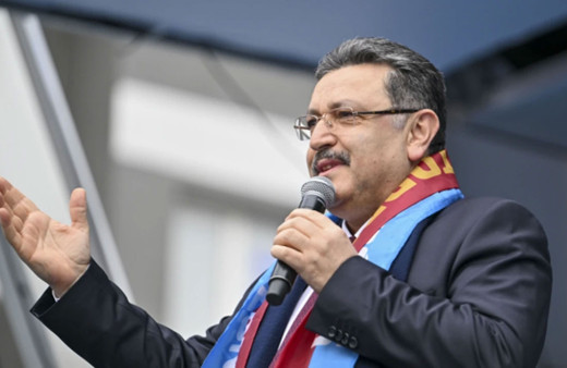 Trabzon sele teslim: Başkan Genç Amsterdam'da, tepkiler çığ gibi