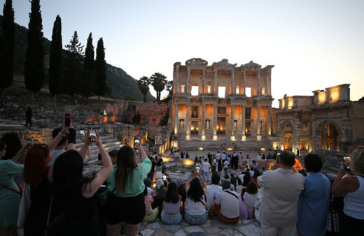 Efes Antik Kenti'nde yeni dönem: Gece müzeciliği başladı