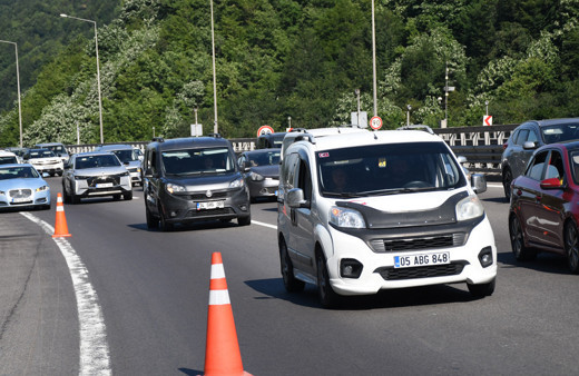 İstanbul İzmir otoyolunda bayram yoğunluğu var işte çekilen görüntü