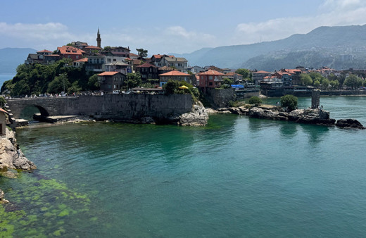 Amasra, bayram tatilinde nüfusunun 10 katı misafir ağırlıyor