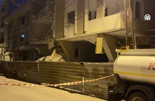 Avcılar'da 6 katlı binada kısmı çökme meydana geldi