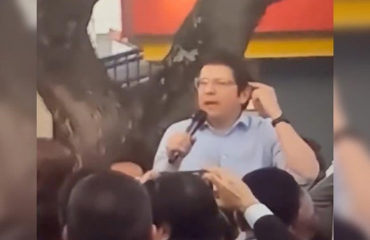 Kolombiya'da cumhurbaşkanı adayına silahlı saldırı anı kamerada