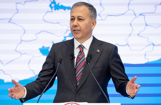 İçişleri Bakanı Ali Yerlikaya'dan sürücülere "yorgun ve uykusuz yola çıkmayın" uyarısı