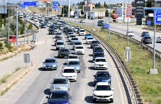"Kilit kavşak" Kırıkkale'de bayram tatili dönüşü hareketliliği devam ediyor