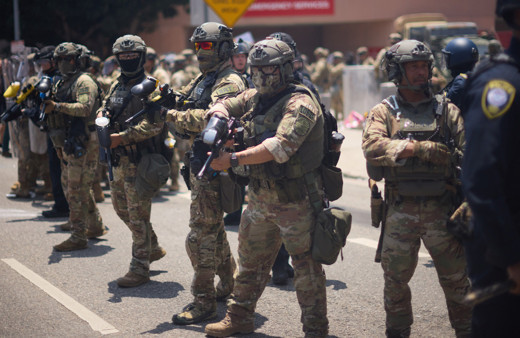 California Valisi Gavin Newsom'dan federal hükümete dava