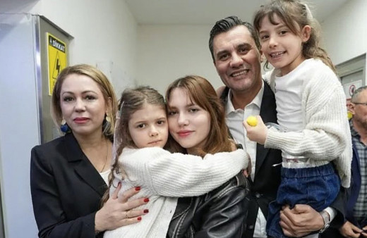 Ferdi Zeyrek'in eşi ve kızlarıyla olan videosu hüzünlendirdi! En son videosu işçilerle