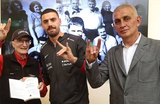 TFF Başkanı Hacıosmanoğlu ve milli futbolcular, Aziz Sancar'ı ziyaret etti