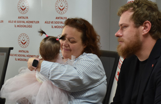 Antalya Havalimanı'nda tuvalette bulunan bebek, Rus yetkililere teslim edildi