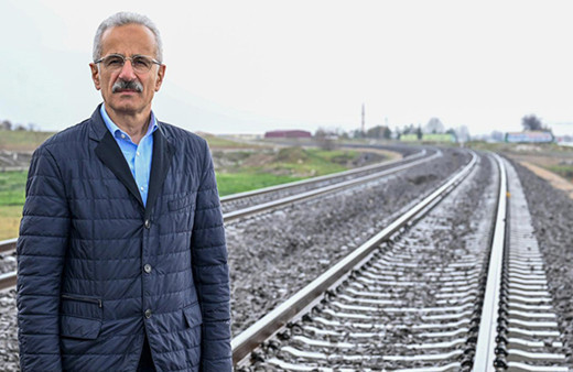 Bakan Uraloğlu'ndan açıklama: 8 milyon kişi daha hızlı tren konforuna kavuşacak!