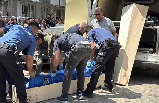 İzmir'de 75 yaşındaki kişi eşini öldürüp intihar etti