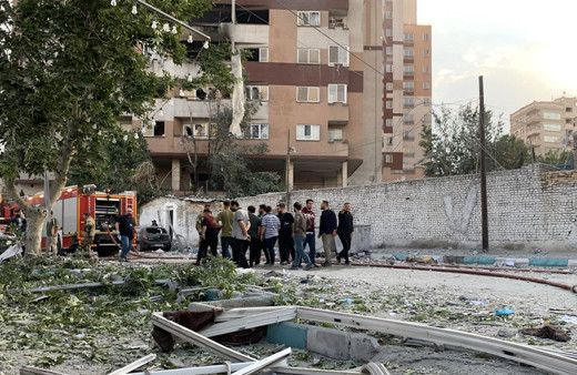 İsrail durmuyor! İran'a art arda saldırılar, havalimanı çevresinde patlamalar...