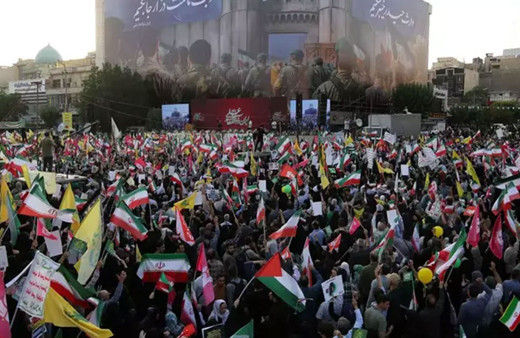 Beklenen oldu! İran, saat verip İsrail'e yüzlerce füze gönderdi