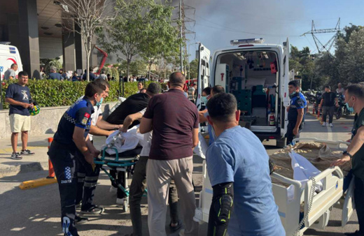 İzmir’de plastik depo yangını: Yoğun duman, hastalar tahliye edildi