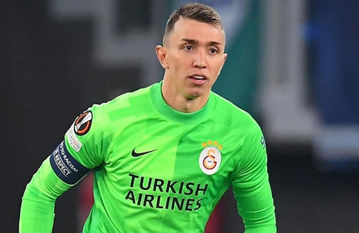 Muslera gitti, Galatasaray yerine geçecek ismi buldu! Barcelona'nın yıldızıyla anlaşma sağlandı deniyor