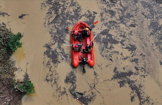 Trabzon Valisi müjdeyi verdi: Doğa yürüyüşünde kaybolan 75 kişi bulundu