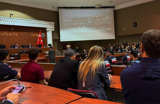 Ekrem İmamoğlu 'dua ettim' dedi eşi Dilek İmamoğlu ve Özgür Özel böyle izledi!