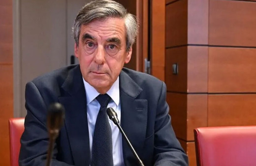 Fransa'da yolsuzluktan suçlu bulunan eski Başbakan Fillon'a, 5 yıl siyasetten men cezası