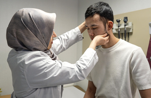 Kazakistanlı genç 1 milyonda 1 görülen hastalığı Türkiye'de yendi