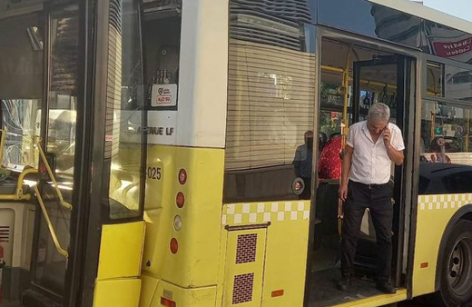 Kırmızı ışıkta duramayan İETT otobüsü, başka bir İETT otobüsüne çarptı