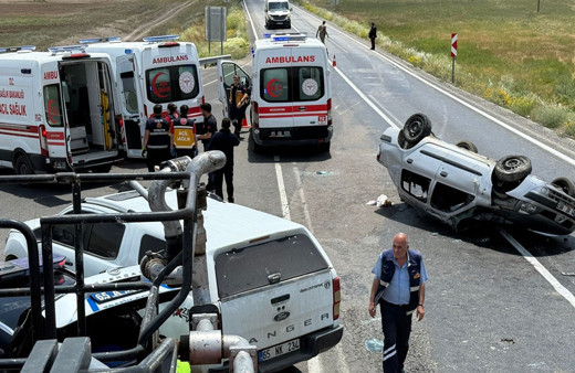 Mezuniyet törenine gidiyorlardı! Van'daki feci kazada ölü ve yaralılar var