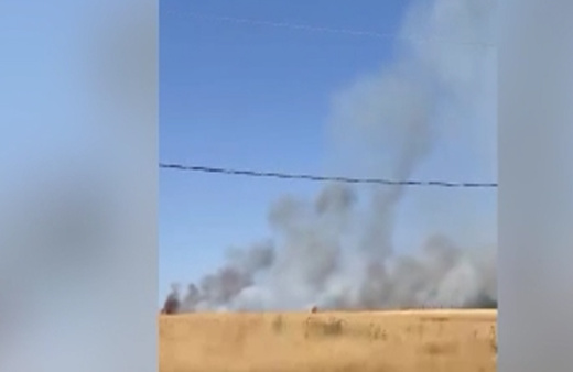 Silivri'de tarlada çıkan yangın 3 evde hasara neden oldu