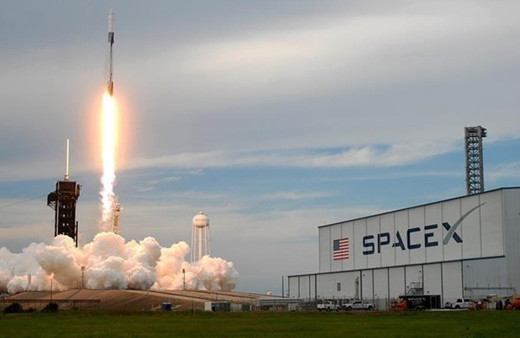 SpaceX şirketinin Starship roketi, deneme uçuşu öncesinde patladı