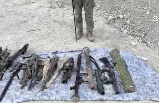 Pençe-Kilit Operasyonu bölgesinde teröristlere ait mağarada çok sayıda mühimmat imha edildi