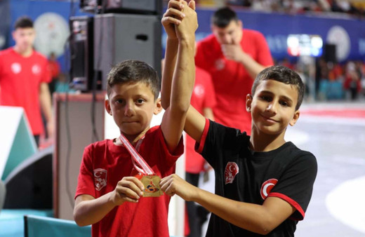 Hükmen galipti, sahaya çıktı, kaybetti ama gönülleri kazandı