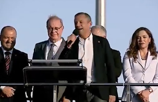 Özgür Özel, kürsüde kendi vekilinin ismini unuttu