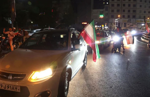 Ateşkes sonrası Tahran'da zafer kutlamaları başladı