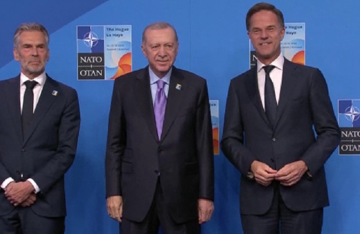 Cumhurbaşkanı Erdoğan, NATO liderler zirvesi öncesi liderlerle birlikte aile fotoğrafı çekimine katıldı