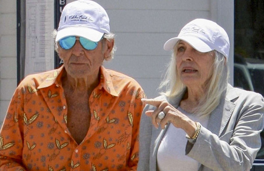 Karısının 45 yıllık arkadaşıyla sevgili oldu yakınları şaştı kaldı