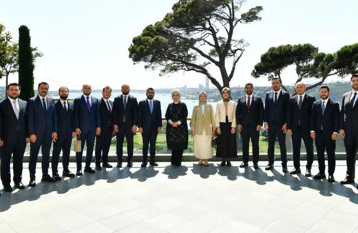 Emine Erdoğan, TÜGVA Yönetim Kurulu ile bir araya geldi