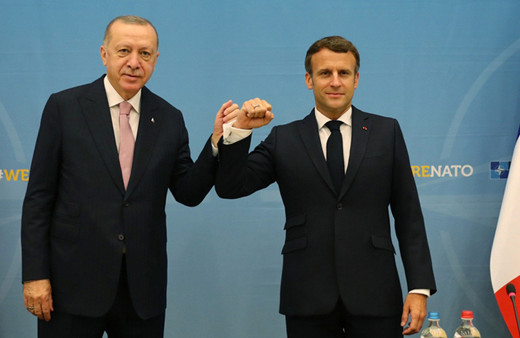 Erdoğan Macron videosu müthiş! Macron üstünlük kurmak istedi Erdoğan onu tuttuğu gibi...