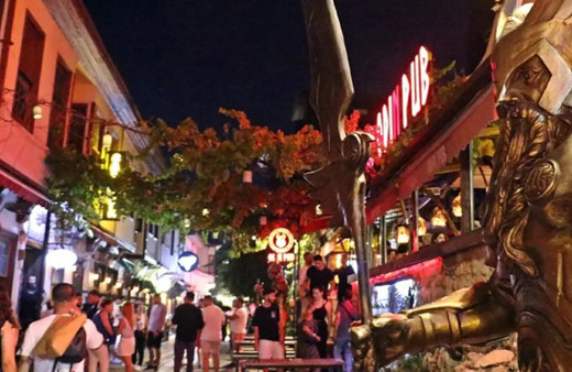 Tatil kentlerini solladı! Gündüz 82 nüfuslu mahalle gece 10 bine çıkıyor!