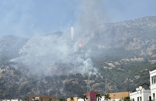 Bodrum da yanıyor! Bodrum-Turgutreis kara yolu kapatıldı, alışveriş merkezi tahliye edildi