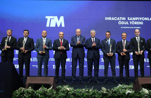 Erdoğan ödül verdi damadı Selçuk Bayraktar ve Ali Koç detayı dikkat çekti