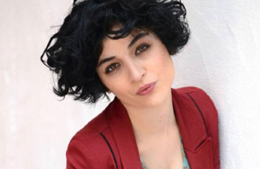 Ünlü oyuncu Gonca Vuslateri kızına koşarken ayağını sakatladı...