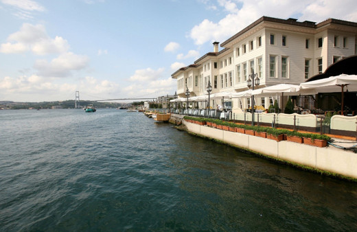 Boğazın en güzel yalısı satıldı kavga çıktı! Yeni sahibi Serdar Bilgili eski sahibi de tanıdık