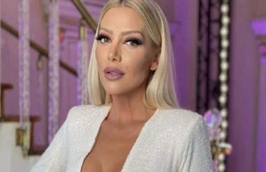 Estetikleri ile gündem olan Gülşah Saraçoğlu Deniz Seki'nin doğum gününde görüntülendi! Bambaşka biri...