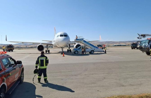 Sharjah-İstanbul seferini yapan uçak Esenboğa'ya acil iniş yaptı