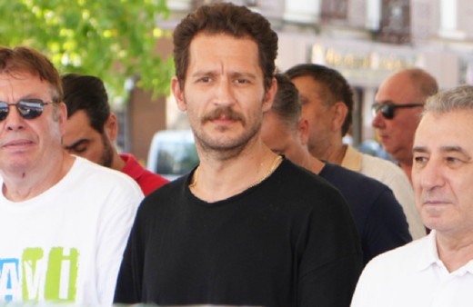 Ünlü oyuncu Uraz Kaygularoğlu doğum gününde dede acısı yaşadı...