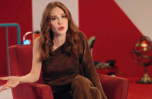 Oyuncu Elçin Sangu'dan yangınlara ilişkin açıklama! "Çaresizce yanmayı bekliyoruz"