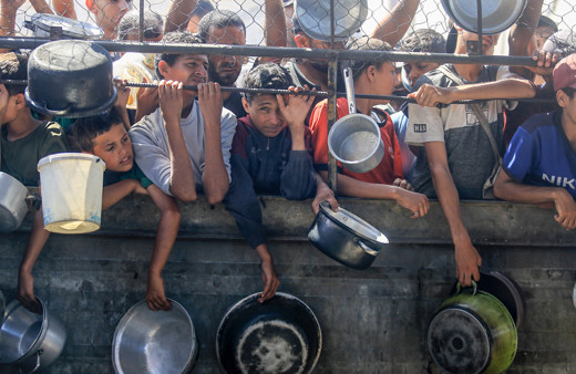 Yardım kuruluşu eski çalışanı Gazze'de yiyecek bekleyen aç Filistinlilere ateş açıldığını itiraf etti